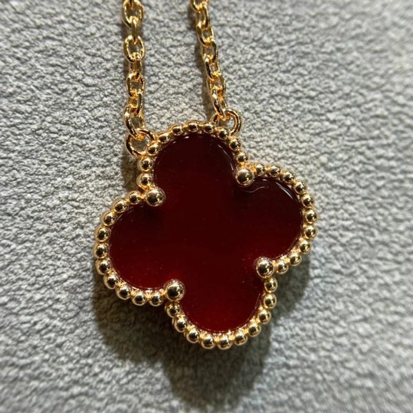 Clover Pendant Carnelian Necklace