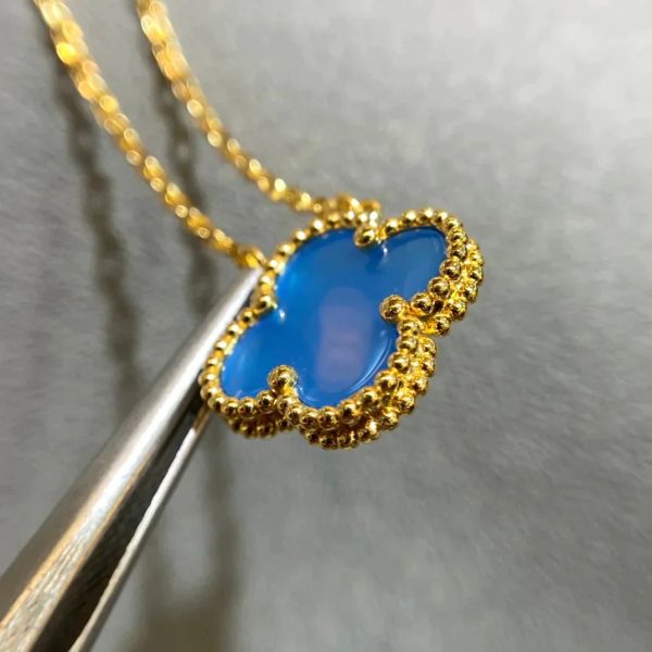 Clover Pendant Turquoise Necklace