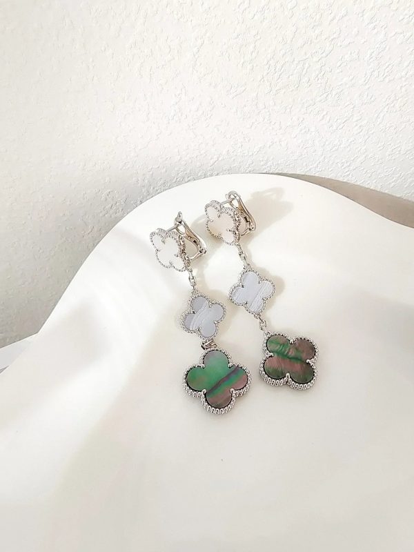 Clover 3 Motifs Chalcedony Dark Mop Silver Earrings