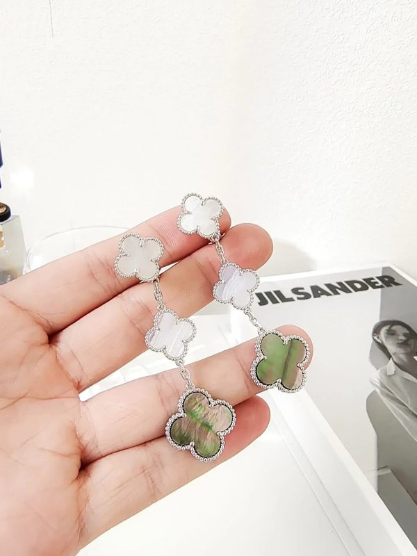 Clover 3 Motifs Chalcedony Dark Mop Silver Earrings