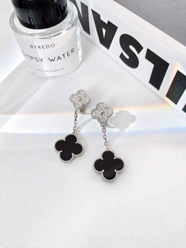 Clover 2 Motifs Silver Diamond Onyx Earrings