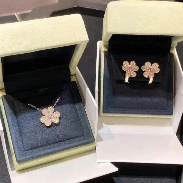 Frivole Pink Gold Flower Diamond Earrings