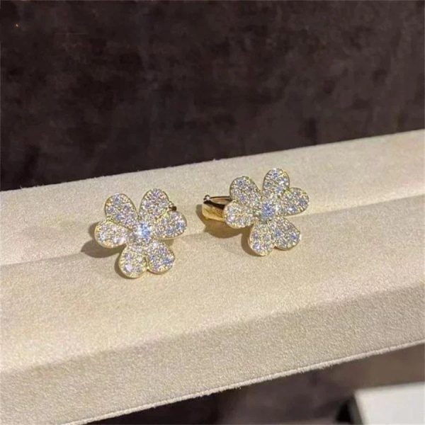 Frivole Gold Flower Diamond Earrings